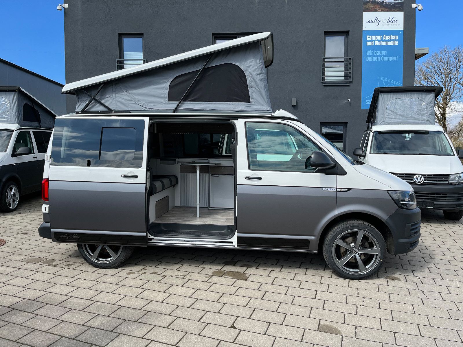 Fahrzeugabbildung Volkswagen T6 Salty Blue Premium Ausbau, Dach, Bulli